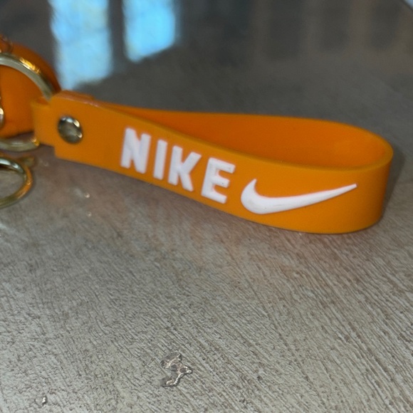 Nike Gold and Orange Cap Keychain - Picture 4 of 9